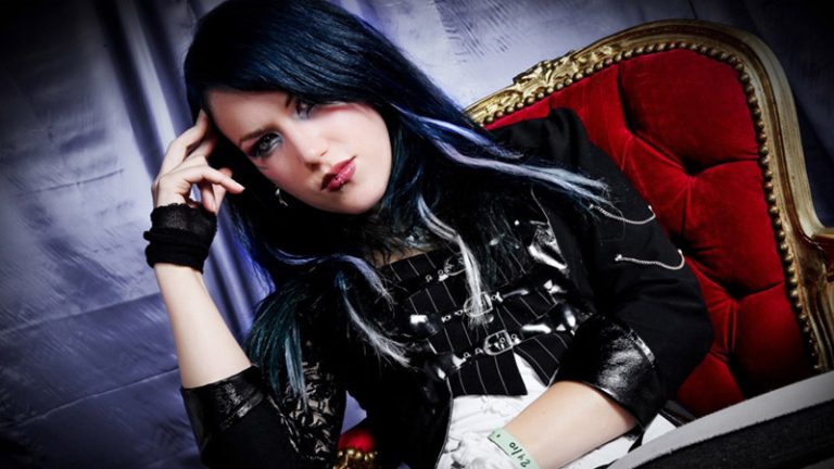 New ARCH ENEMY Vocalist Fights Through Rib Injury