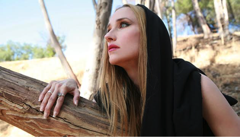 HUNTRESS Vocalist Jill Janus Speaks Out About Mental Illness, Cancer Diagnosis